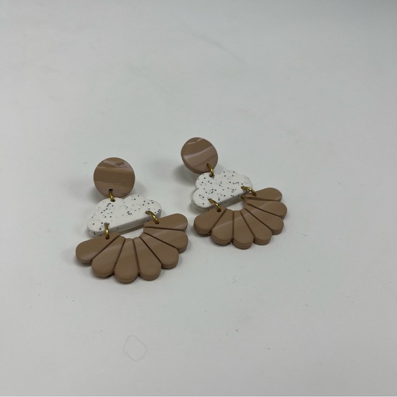 CLAY STATEMENT DROP EARRINGS - Picture 4 of 12